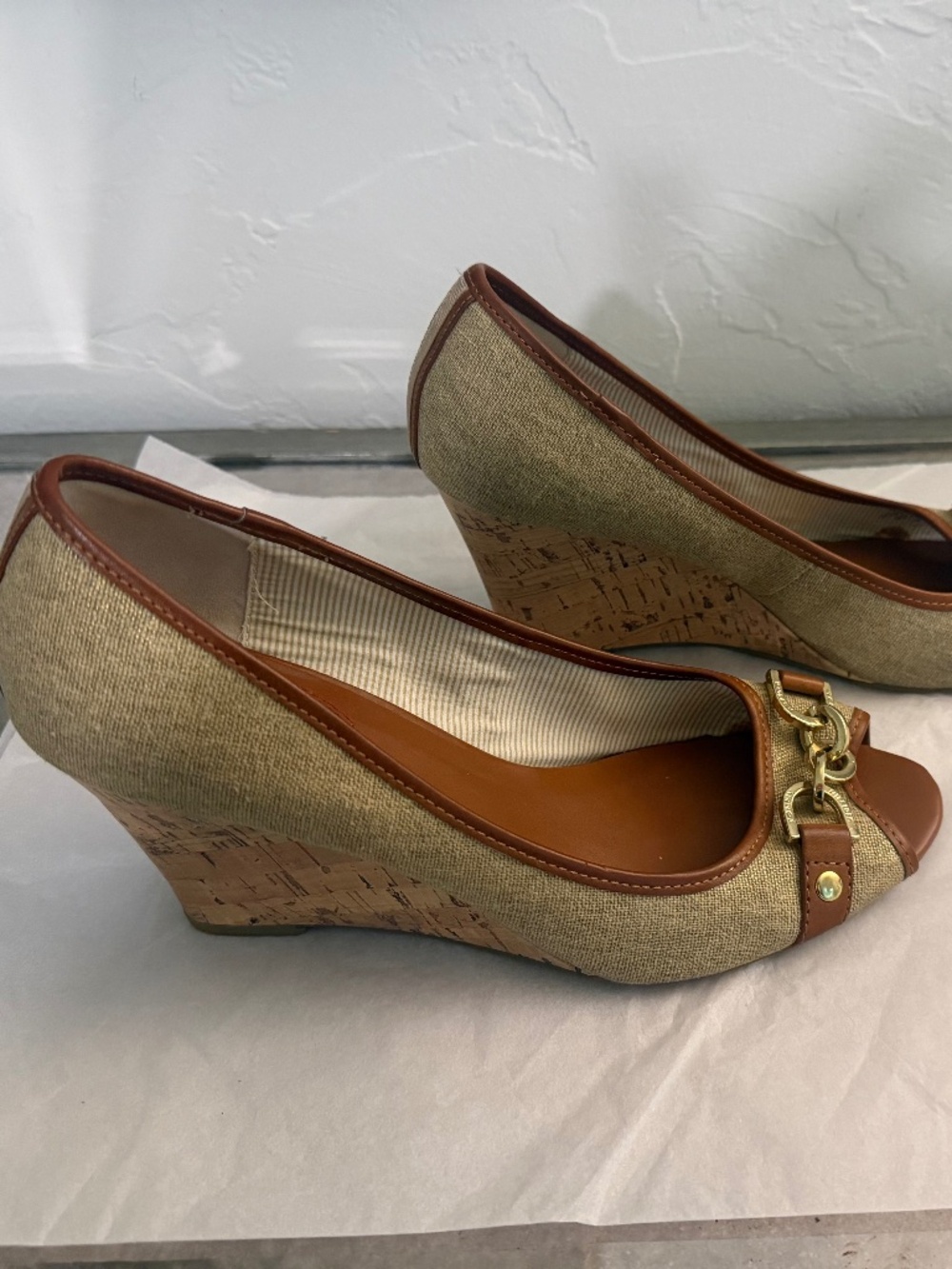 Tan Linen Tommy Hilfiger Cork Wedge Sandals in Nearly New Condition!